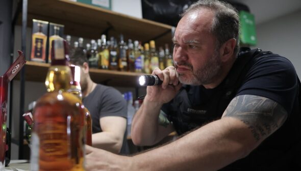 Carnaval: metanol em bebidas liga sinal de alerta nos estados