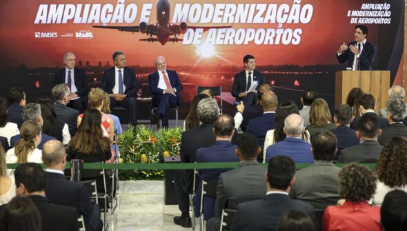 Ministro celebra anúncio de R$ 5,7 bi para ampliar aeroportos no país