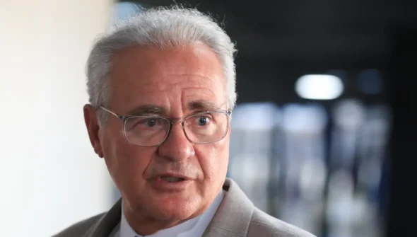 Senadores se reúnem com Fachin e pedem acesso ao inquérito do Master