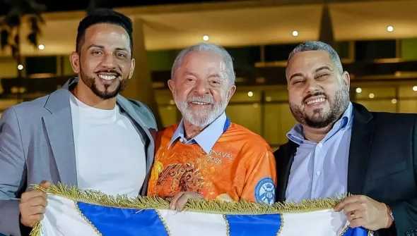 Mãe de Lula “canta” no samba-enredo da Acadêmicos de Niterói