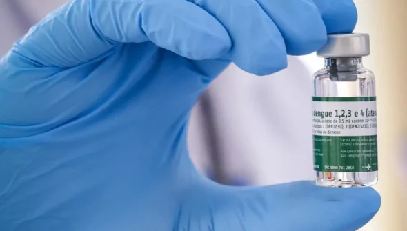Começa vacinação de 1,2 milhão de profissionais de saúde contra dengue