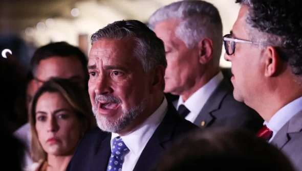 Base do governo pede indiciamento de Bolsonaro na CPMI do INSS