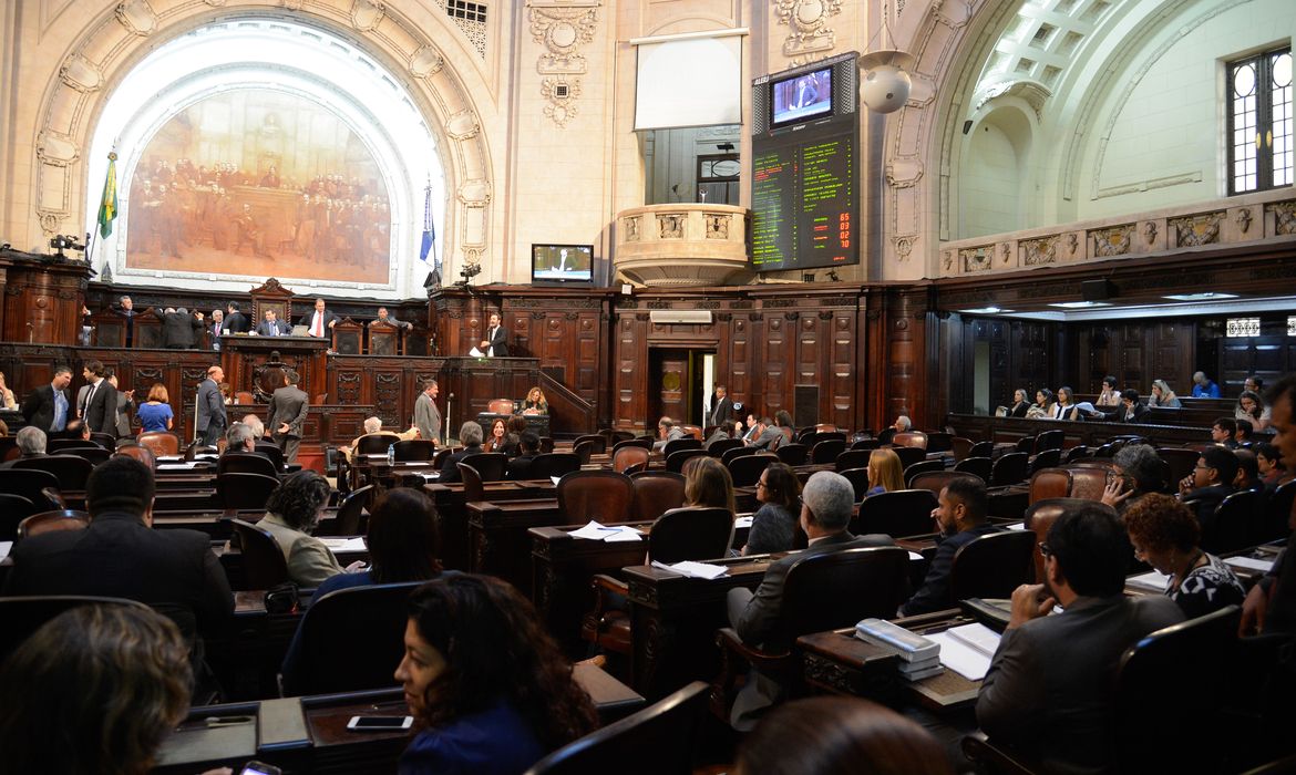 OAB Barro Preto - TRE-RJ marca para terça recontagem de votos após cassação de Bacellar
