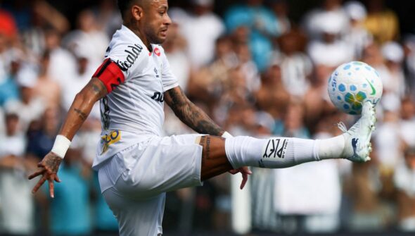 Neymar passa em branco na véspera de última convocação antes da Copa