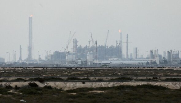 Mercado vive turbulência com infraestrutura petrolífera sob ataque