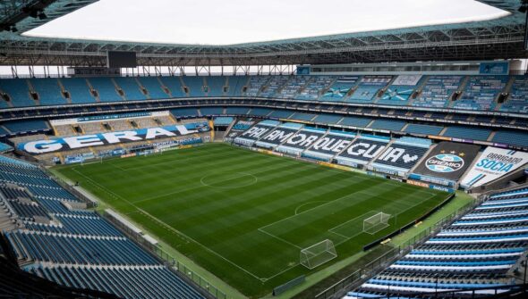 Grêmio faz 3 a 0 no Inter e está com uma mão na taça do Gauchão