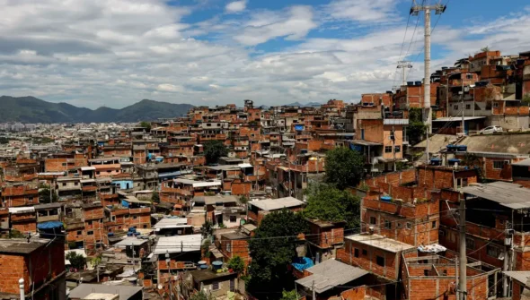 Área ocupada por favelas quase triplicou em 40 anos no Brasil