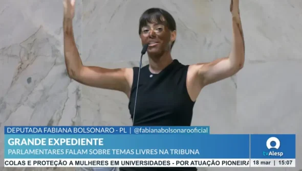 Deputada do PL faz blackface na Alesp para criticar Erika Hilton