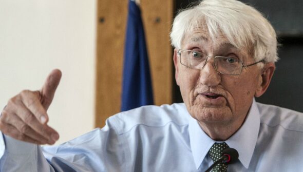 Morre filósofo alemão Jürgen Habermas aos 96 anos