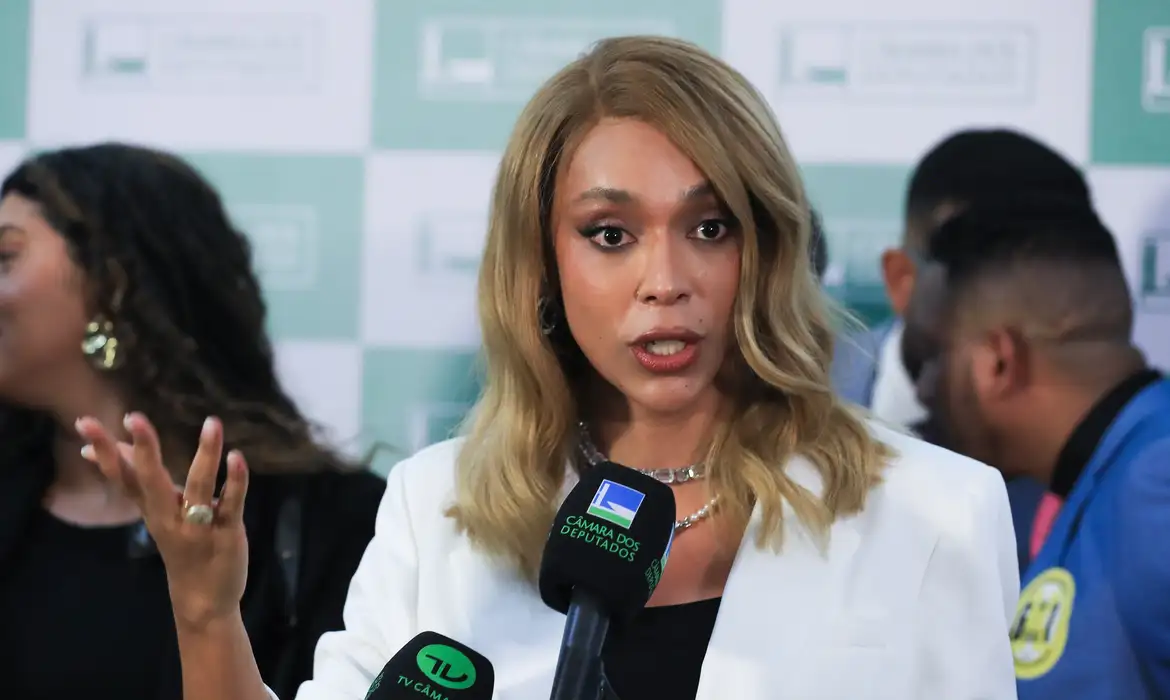 OAB Barro Preto - Câmara: Comissão de Direitos da Mulher elege primeira presidente trans