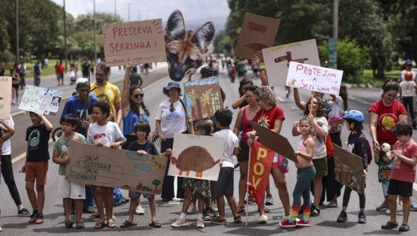 Protesto pede retirada de área ambiental do projeto de socorro ao BRB