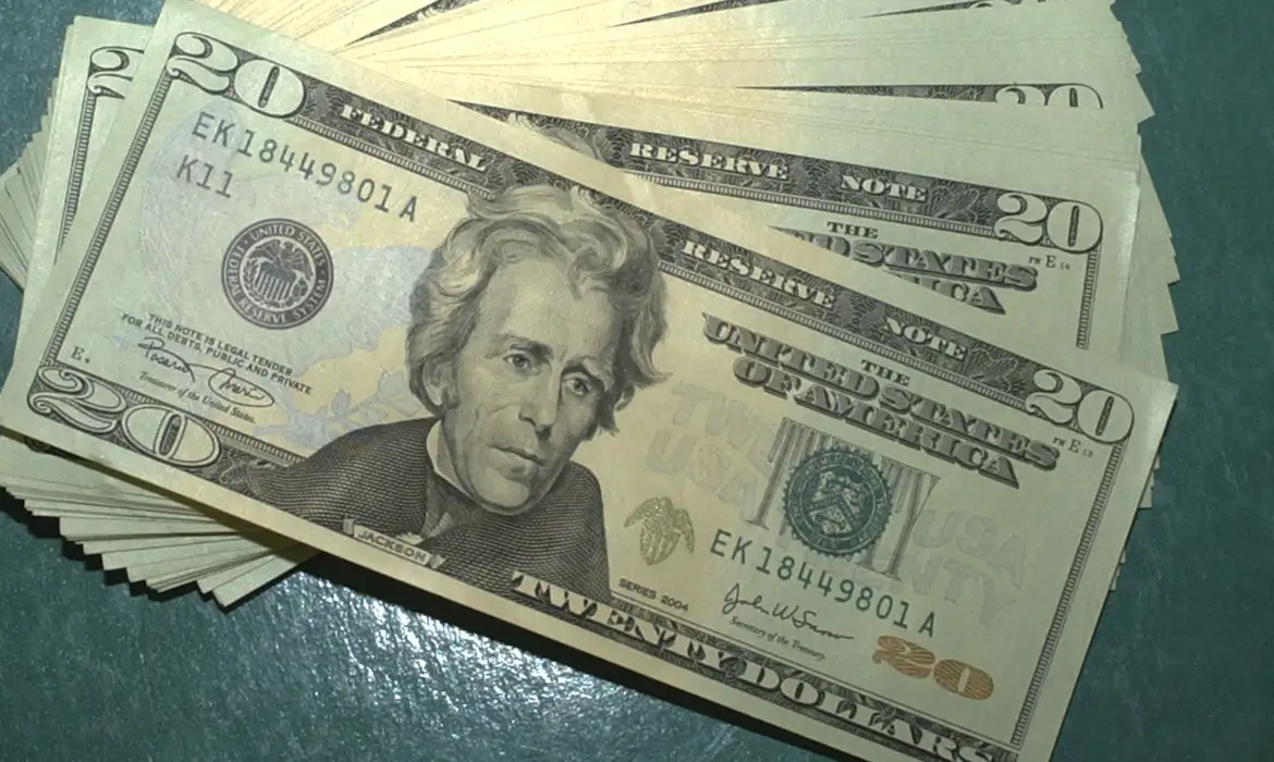 OAB Barro Preto - Apesar de guerra, dólar cai 1,27%, e bolsa sobe 3% na semana