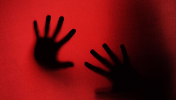 Crime de estupro: entenda os agravantes e punições previstas em lei