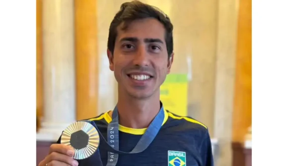 Caio Bonfim ganha prata em etapa mundial da marcha atlética na China