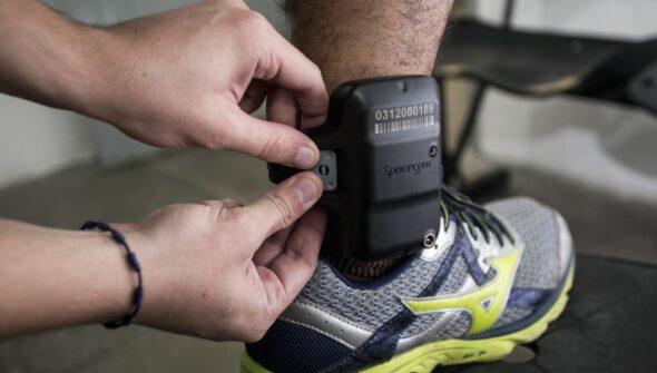 Senado aprova uso imediato de tornozeleira por agressor de mulher