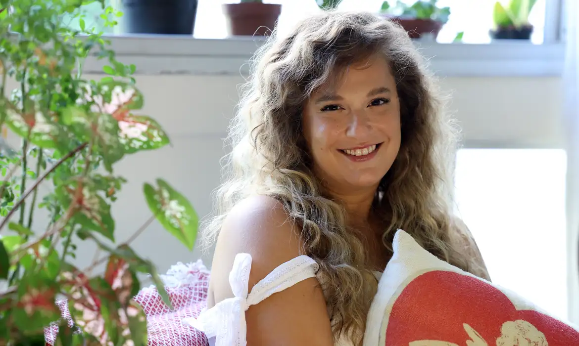 OAB Barro Preto - Cantora Alice Caymmi lança álbum em homenagem ao avô