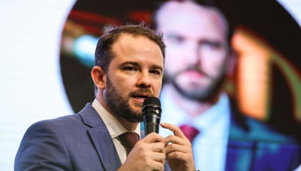 Durigan assume Fazenda sob pressão fiscal e herda desafios de Haddad