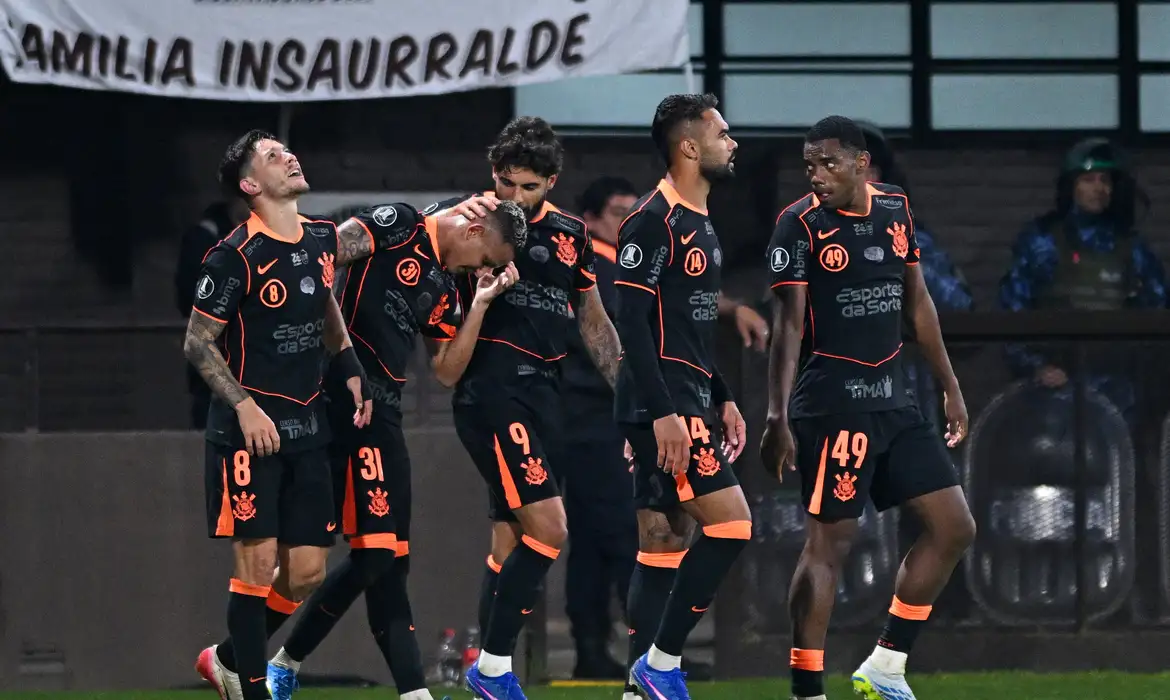 OAB Barro Preto - Corinthians derrota Platense na Libertadores na estreia de Diniz
