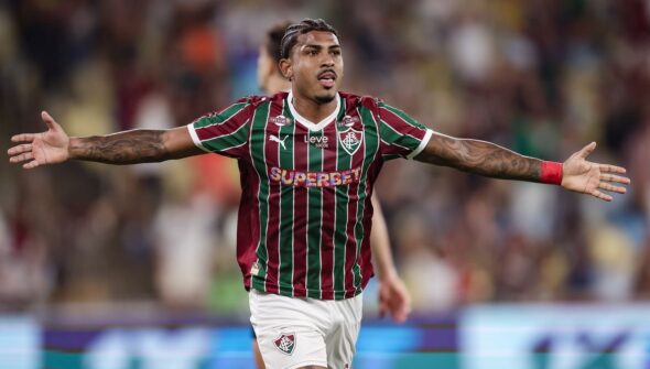 Flu bate Corinthians no Maracanã e assume vice-liderança do Brasileiro