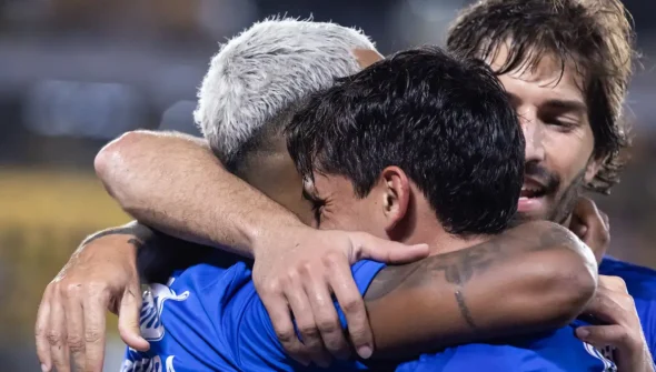 Matheus Pereira decide e Cruzeiro estreia da Libertadores com vitória