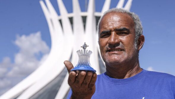 Com miniaturas, artesãos dão novo sentido à Brasília dos monumentos