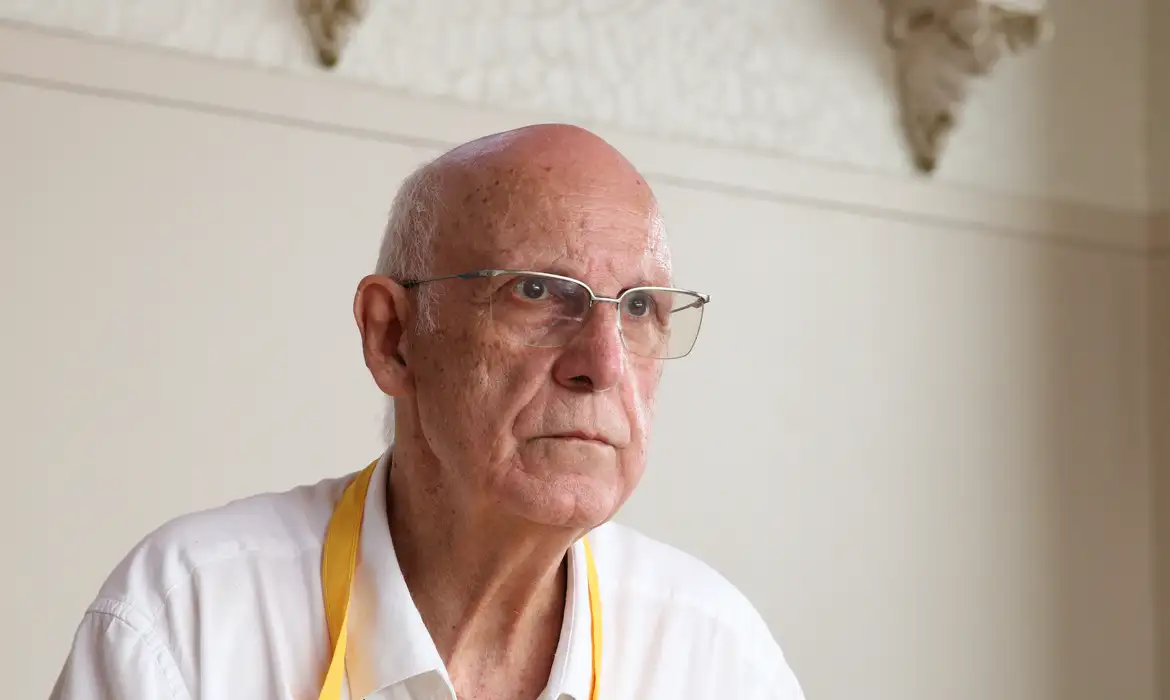 OAB Barro Preto - Na Mesa com Datena recebe padre Júlio Lancellotti nesta terça-feira