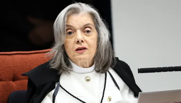 Cármen Lúcia vota para condenar Eduardo Bolsonaro por difamação