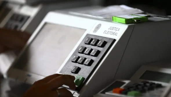 Onze governadores renunciam para disputar eleições de outubro