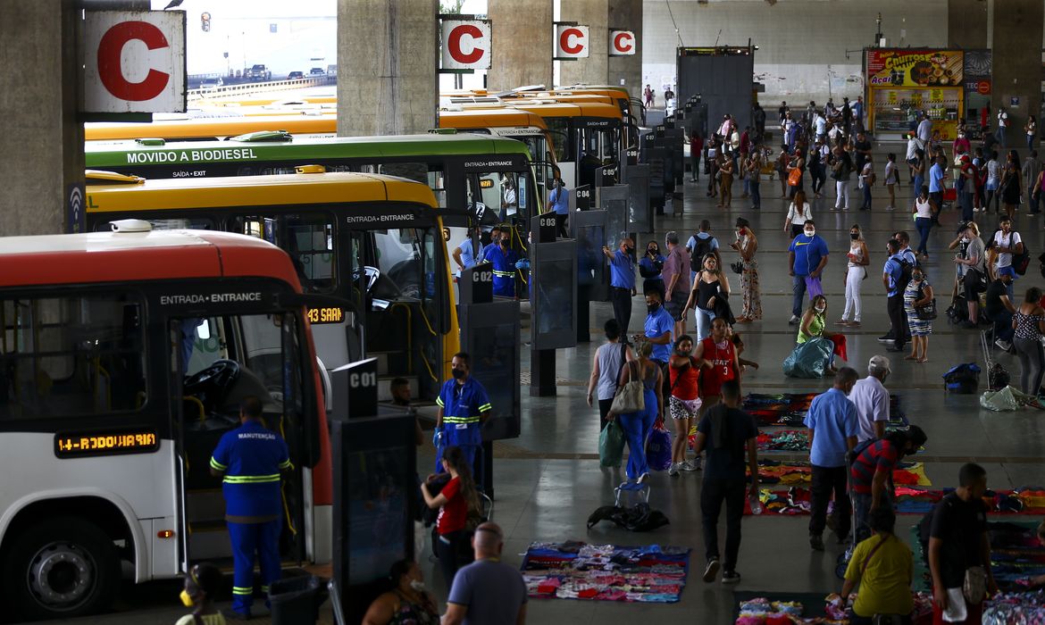 OAB Barro Preto - Tarifa zero no transporte poderia ser novo Bolsa Família, diz estudo
