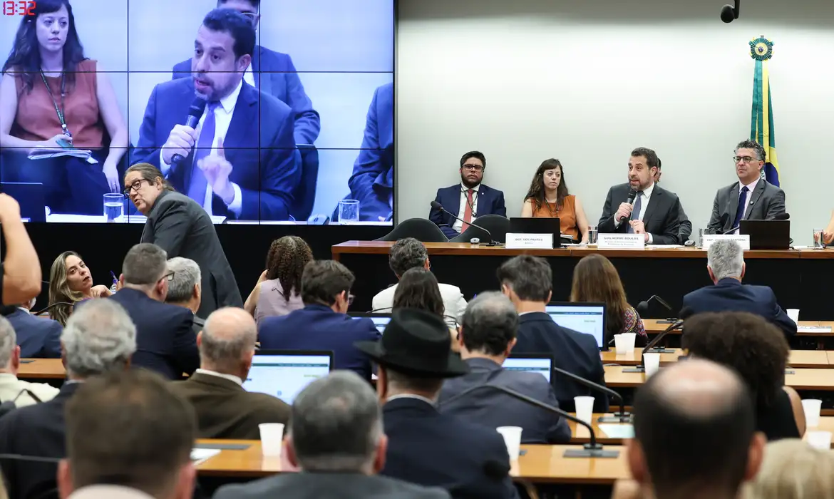 OAB Barro Preto - Boulos critica compensação a empresas pelo fim da escala 6×1