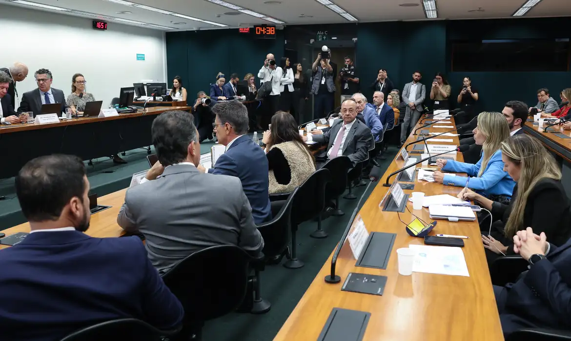 OAB Barro Preto - Pedido de vista adia votação da PEC do fim da escala 6X1