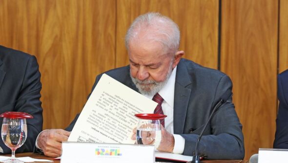 Lula veta lei que reconhece estágio como experiência profissional