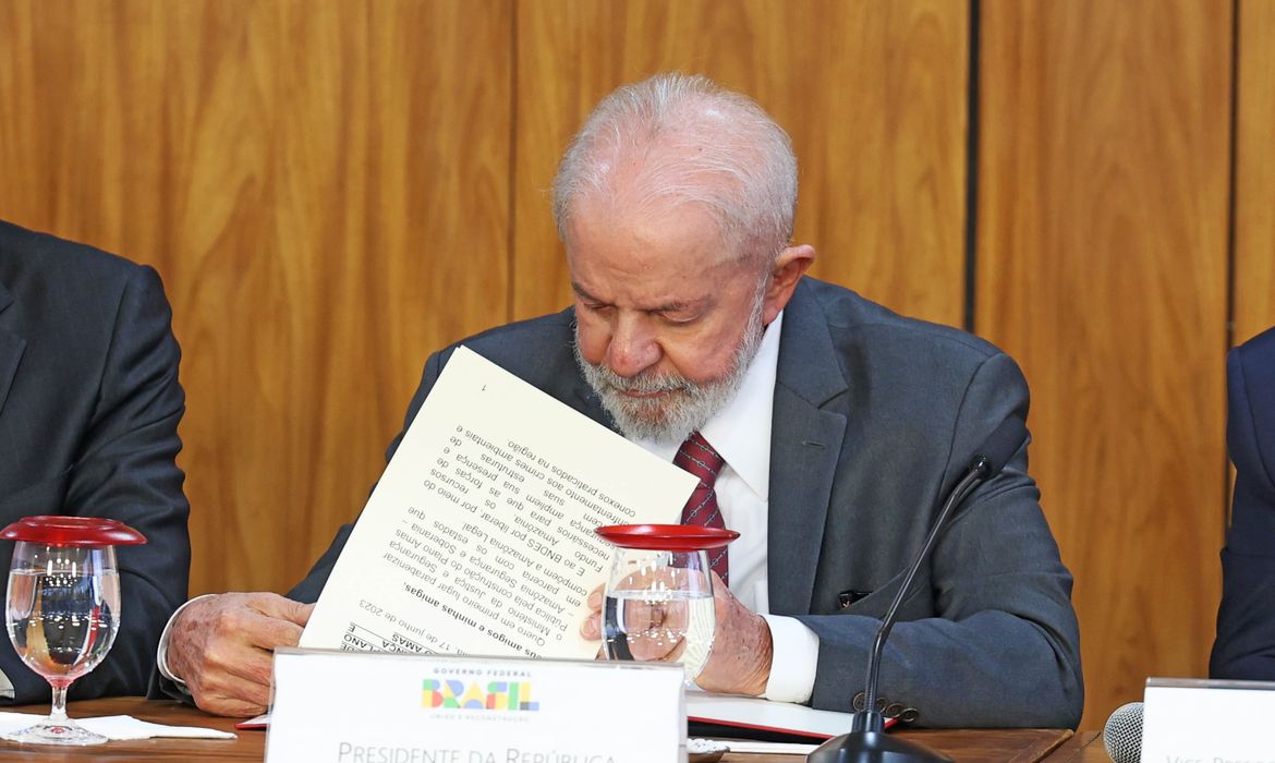 OAB Barro Preto - Lula veta lei que reconhece estágio como experiência profissional