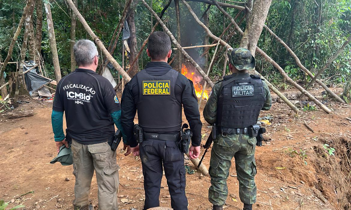 OAB Barro Preto - Garimpos ilegais no Amapá e Pará são alvos de operação da PF