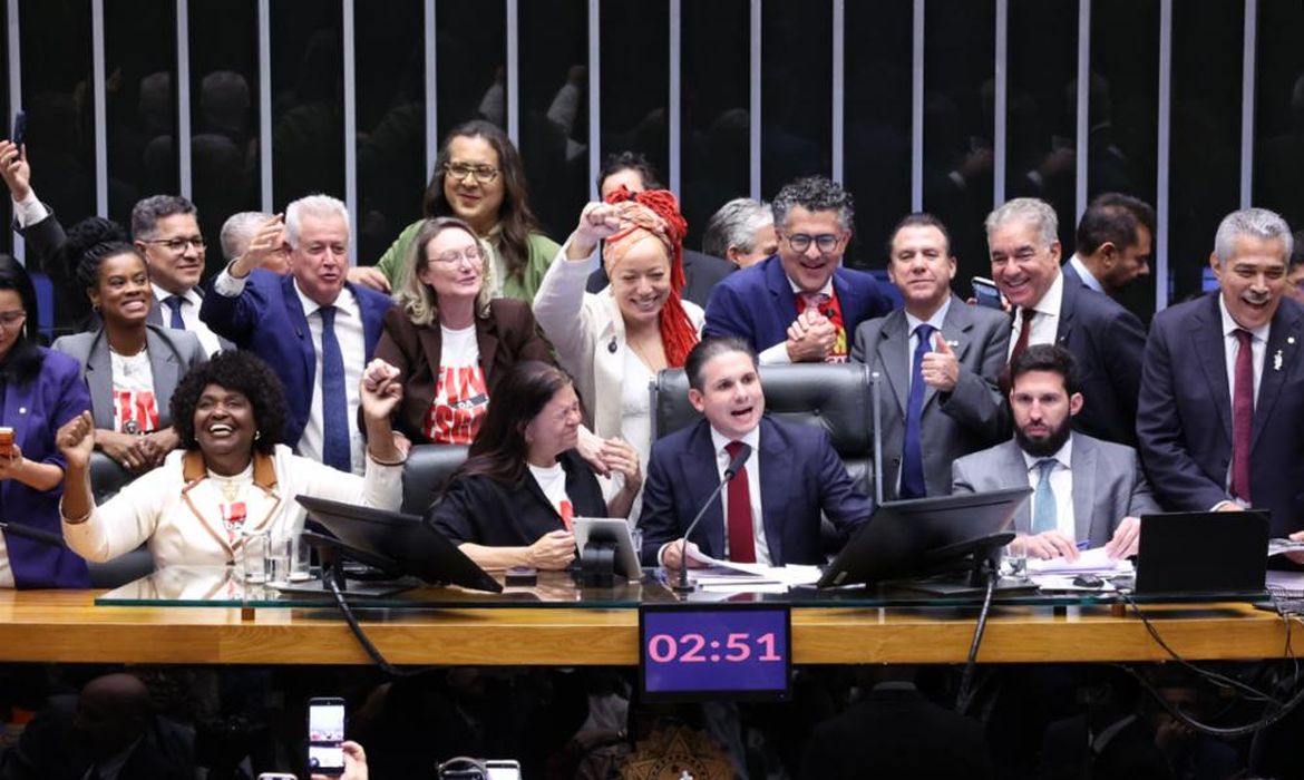 OAB Barro Preto - Câmara aprova, em dois turnos, PEC pelo fim da escala 6×1