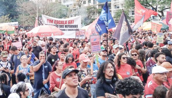 Manifestação em SP pede fim da escala 6×1 e ações contra o feminicídio