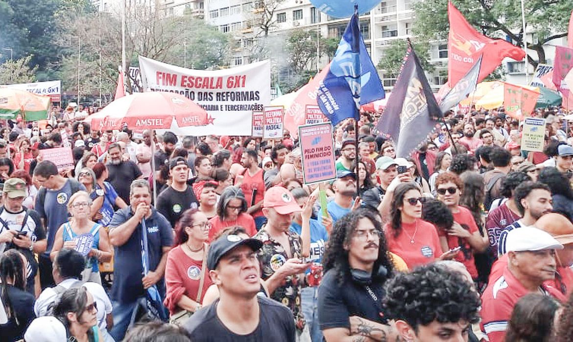 OAB Barro Preto - Manifestação em SP pede fim da escala 6×1 e ações contra o feminicídio