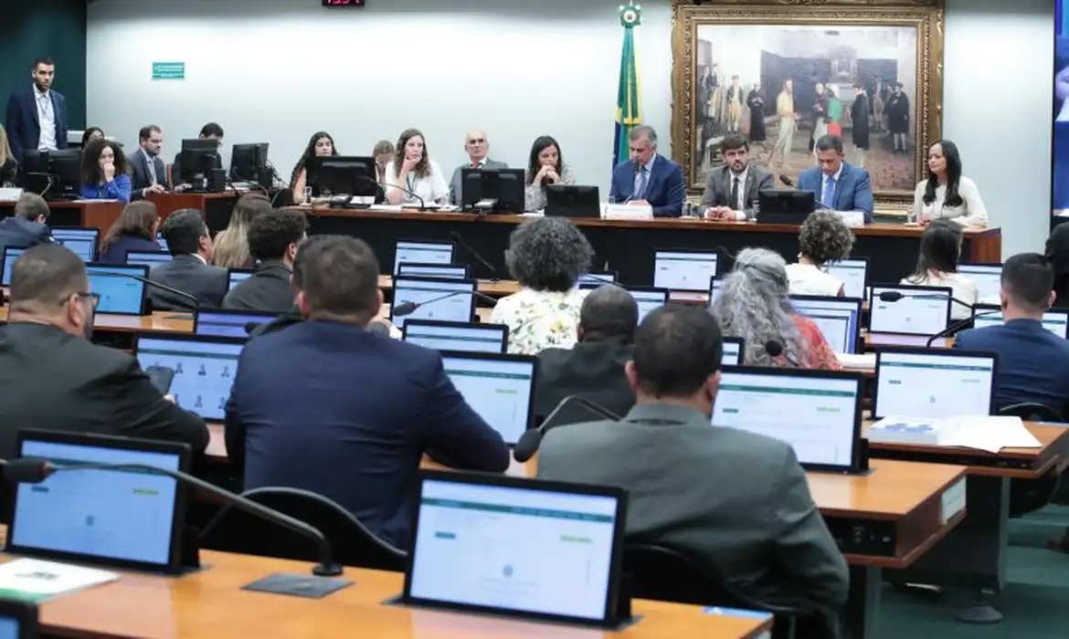 OAB Barro Preto - CCJ da Câmara adia análise de PEC sobre redução da maioridade penal