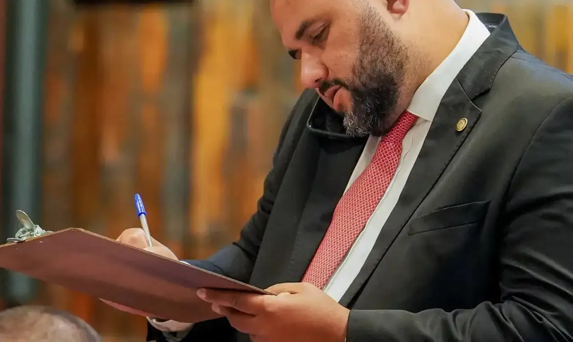 OAB Barro Preto - PF encontra mensagens de violência em celular de deputado preso no RJ