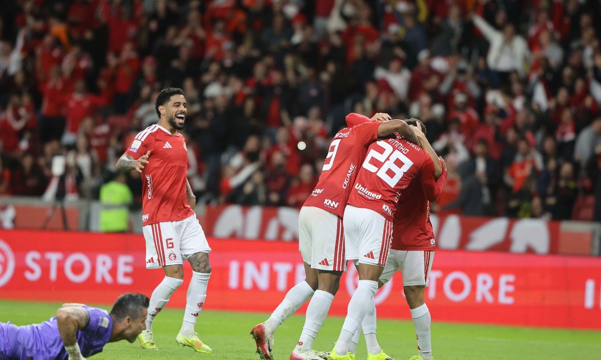 OAB Barro Preto - Inter faz 2 a 0 no Fluminense e se distancia do Z4 do Brasileirão