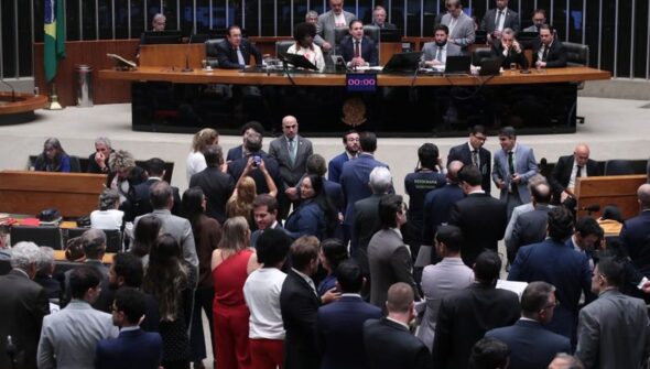 Câmara aprova, em primeiro turno, PEC do fim da escala 6×1