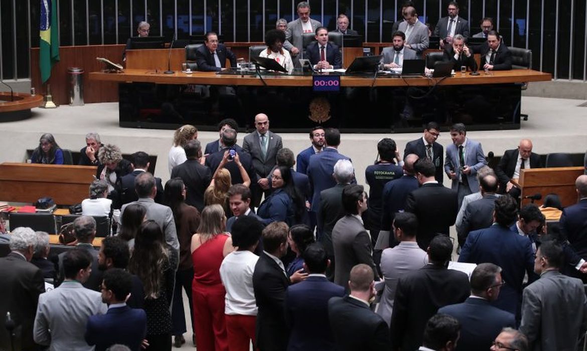 OAB Barro Preto - Câmara aprova, em primeiro turno, PEC do fim da escala 6×1