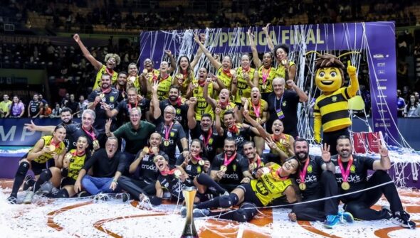 Praia Clube bate Minas e fatura título da Superliga Feminina de vôlei
