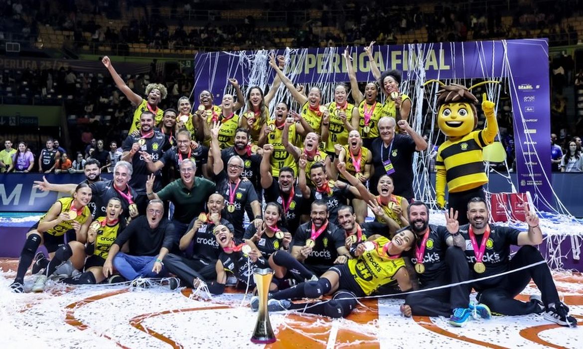 OAB Barro Preto - Praia Clube bate Minas e fatura título da Superliga Feminina de vôlei