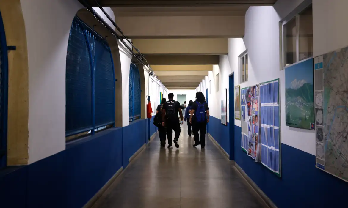 OAB Barro Preto - Enfrentamento à violência é desafio para 71,7% dos gestores de escolas