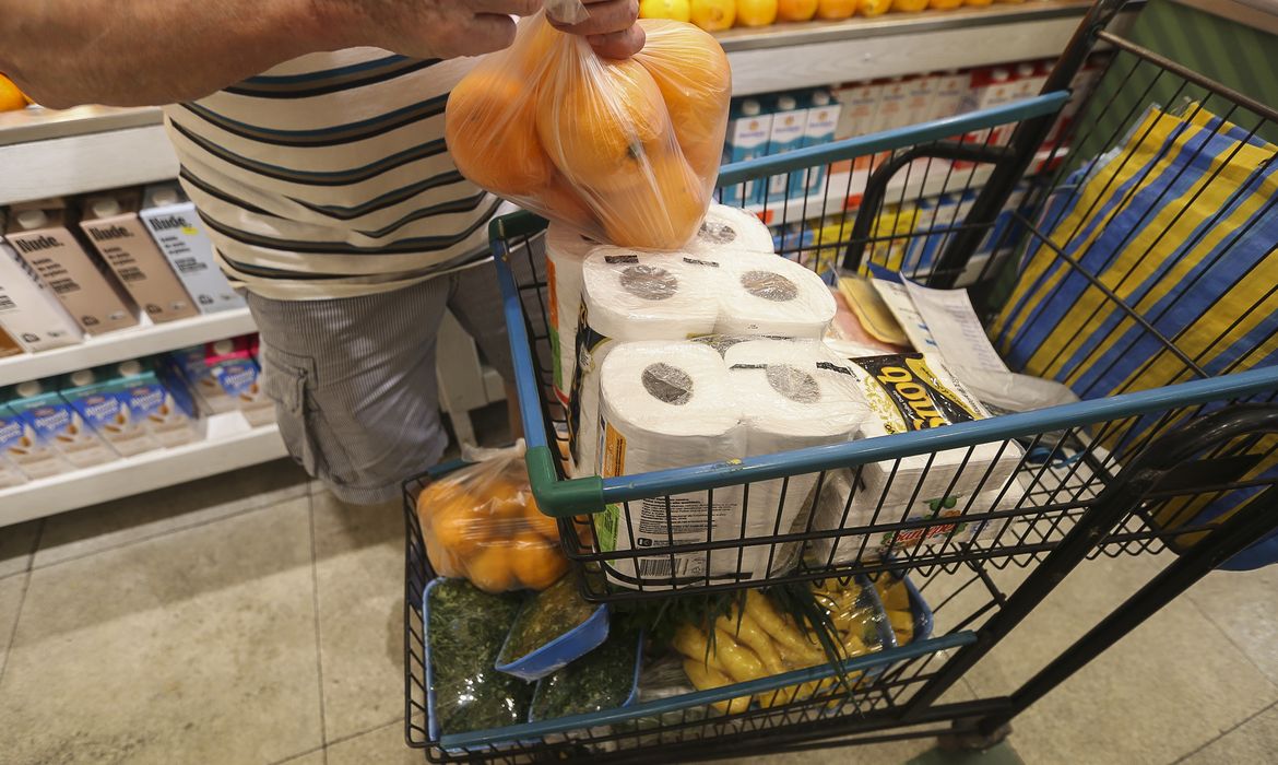 OAB Barro Preto - Inflação desacelera e fecha abril em 0,67%, pressionada por alimentos