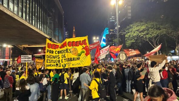 Ato de alunos da USP cobra diálogo com reitoria