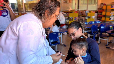 Ação conjunta imuniza mais de 700 alunos e professores em Lagoa Santa