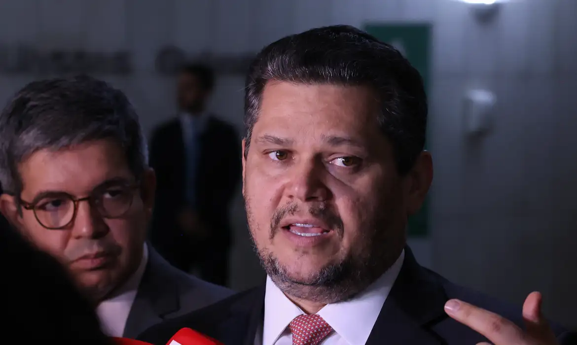 OAB Barro Preto - Alcolumbre mantém PEC 6×1 travada em semana esvaziada no Senado