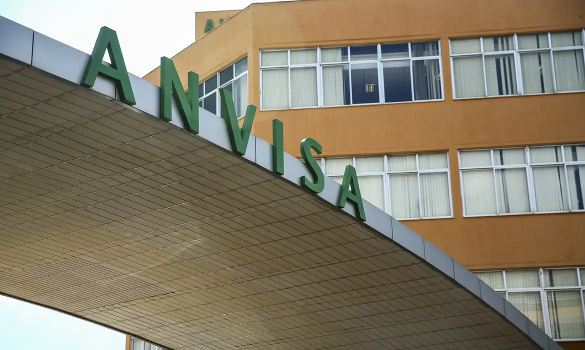 OAB Barro Preto - Anvisa determina recolhimento de lote da água mineral Crystal sem gás